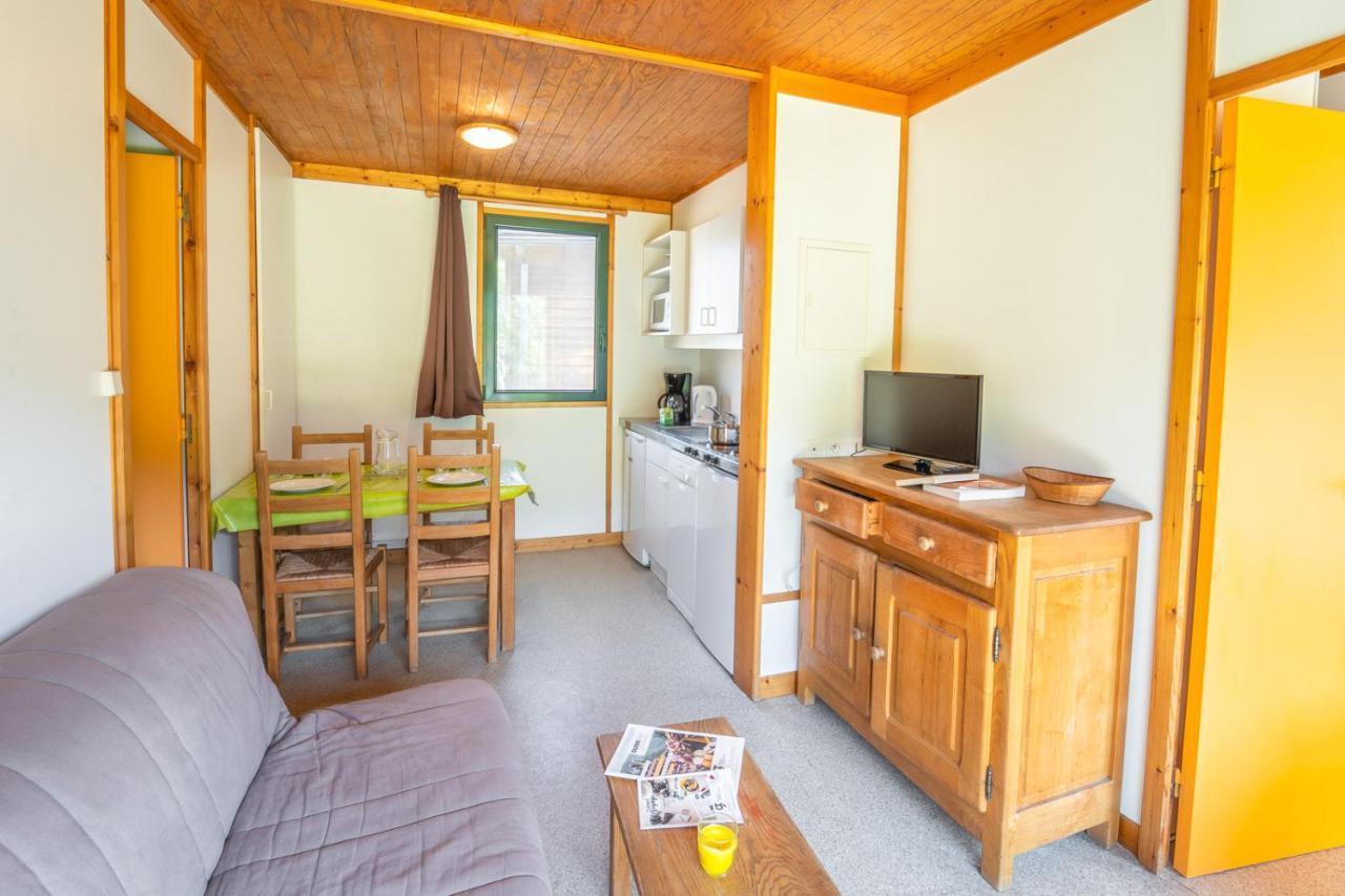 Les Chalets De Booz Saint-Germain-du-Teil المظهر الخارجي الصورة