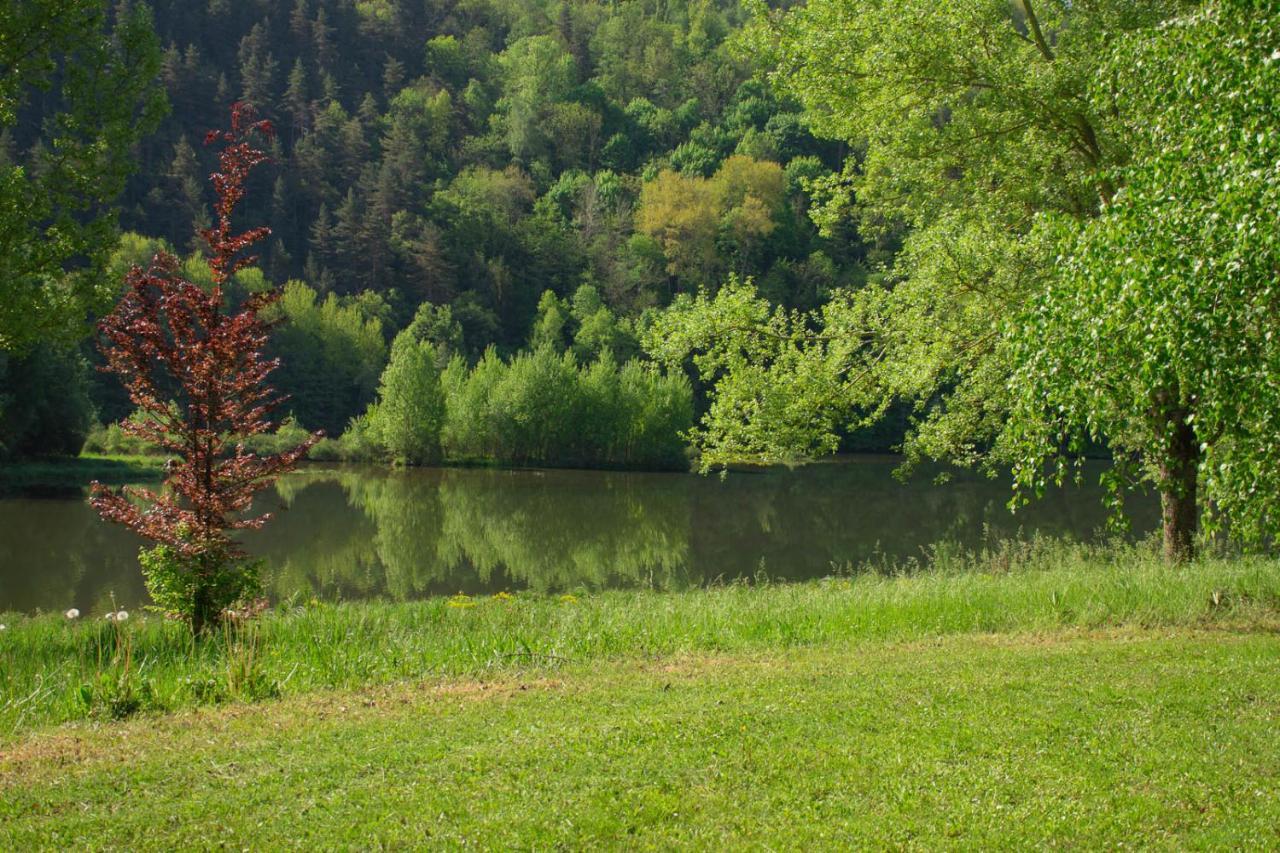 Les Chalets De Booz Saint-Germain-du-Teil المظهر الخارجي الصورة