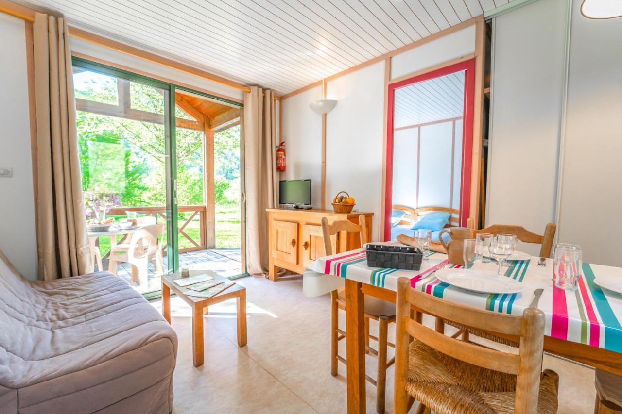 Les Chalets De Booz Saint-Germain-du-Teil المظهر الخارجي الصورة